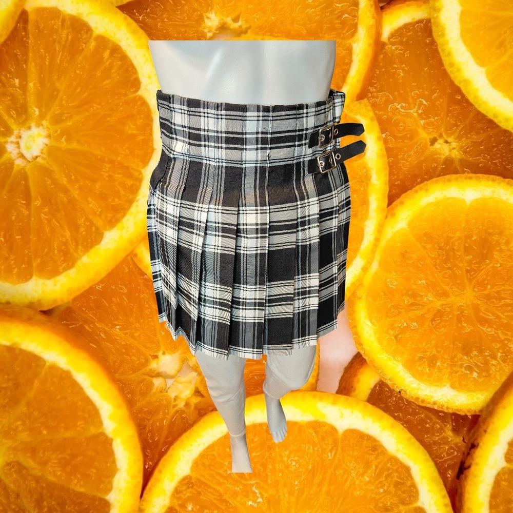 No Boundaries Black White Plaid Pleated Mini Skirt‎ Buckle Detail Size S 3-5